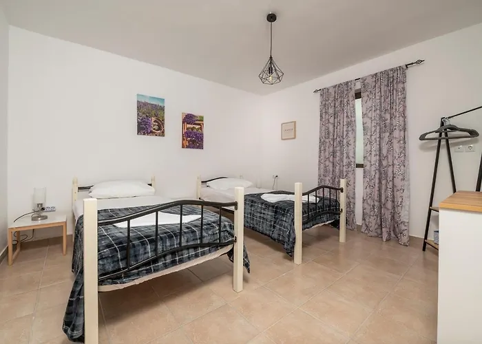 Traditional Suburbs Maisonette Holiday home