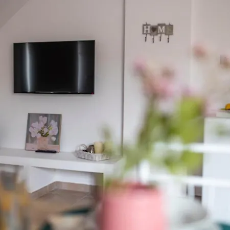 Traditional Suburbs Maisonette