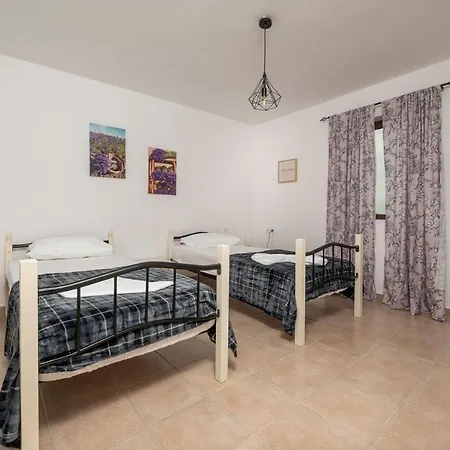 Traditional Suburbs Maisonette Vakantiehuis